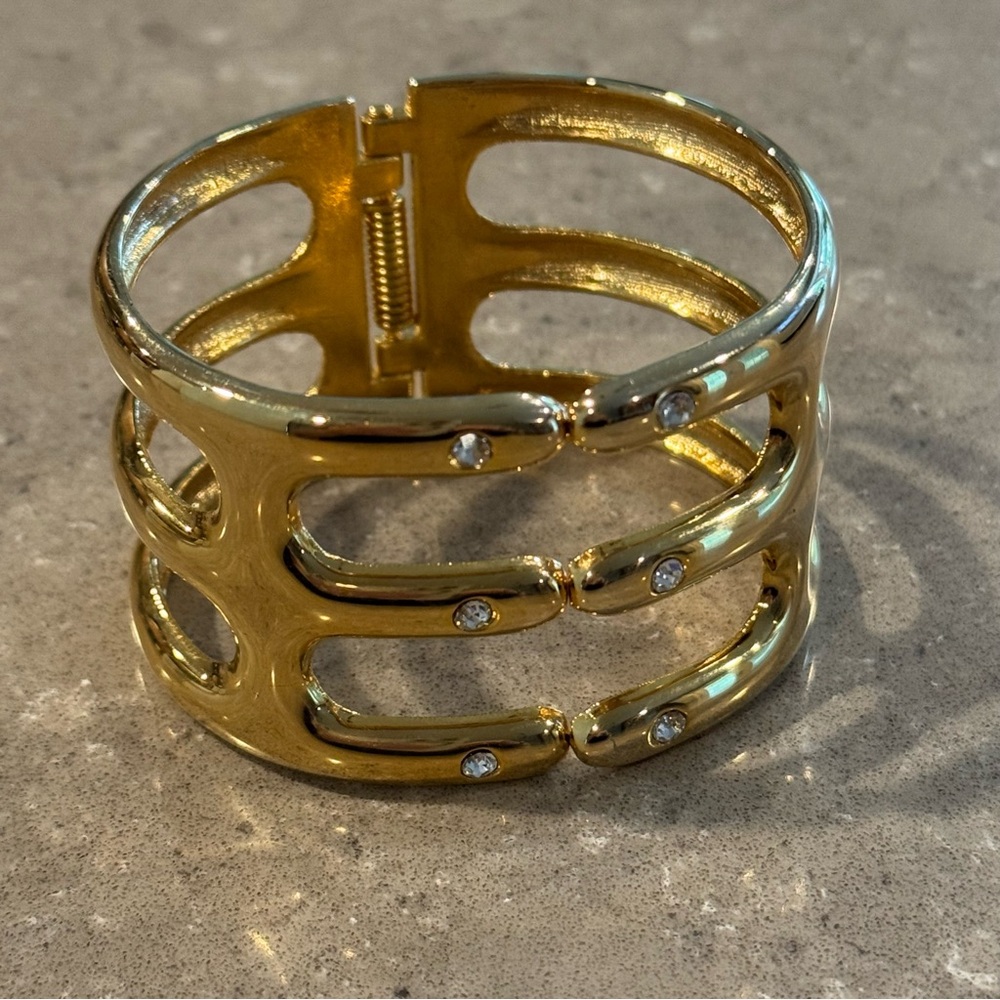 Iris Apfel Estate! Ribbed gold metal bracelet w/ 6 sparkly rhinestone/crystals! - Picture 6 of 11